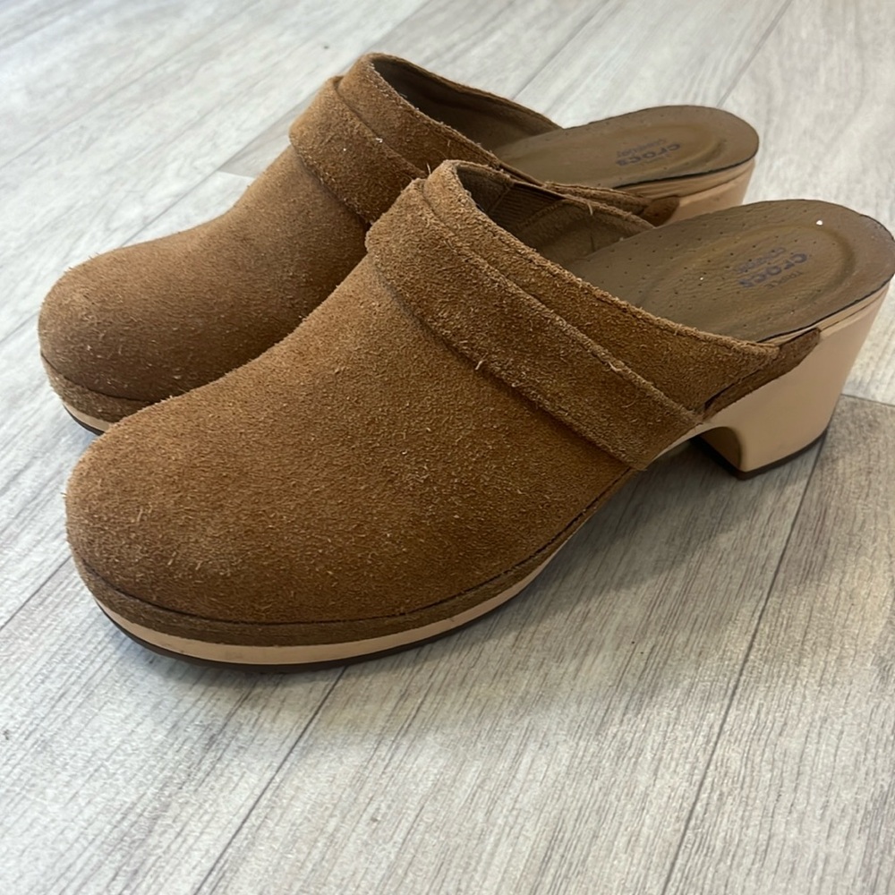 Women’s CROCS Sarah suede clog W8